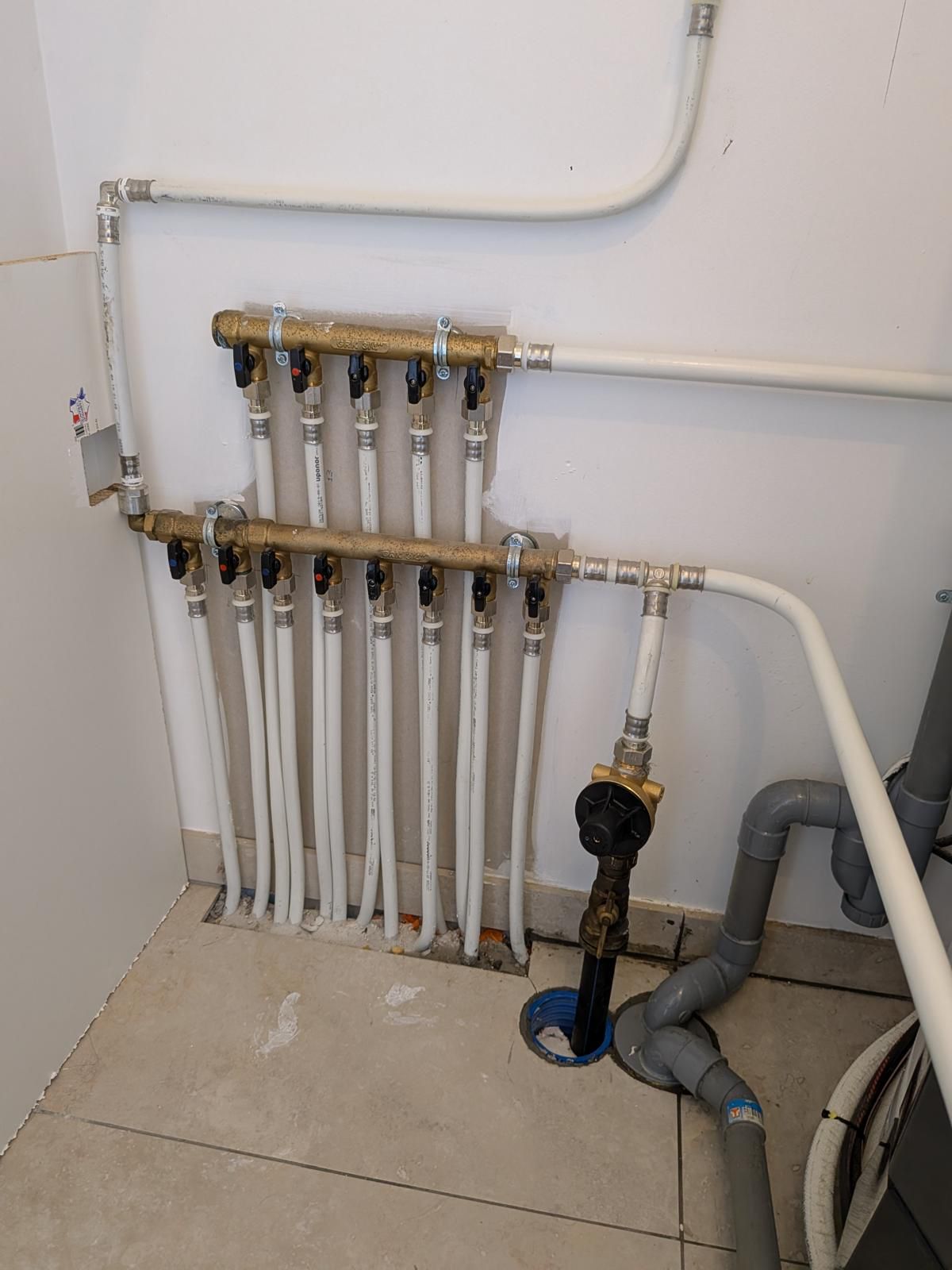 Création nourrice alimentation eau chaude froide et remplacement compteur à Bordeaux