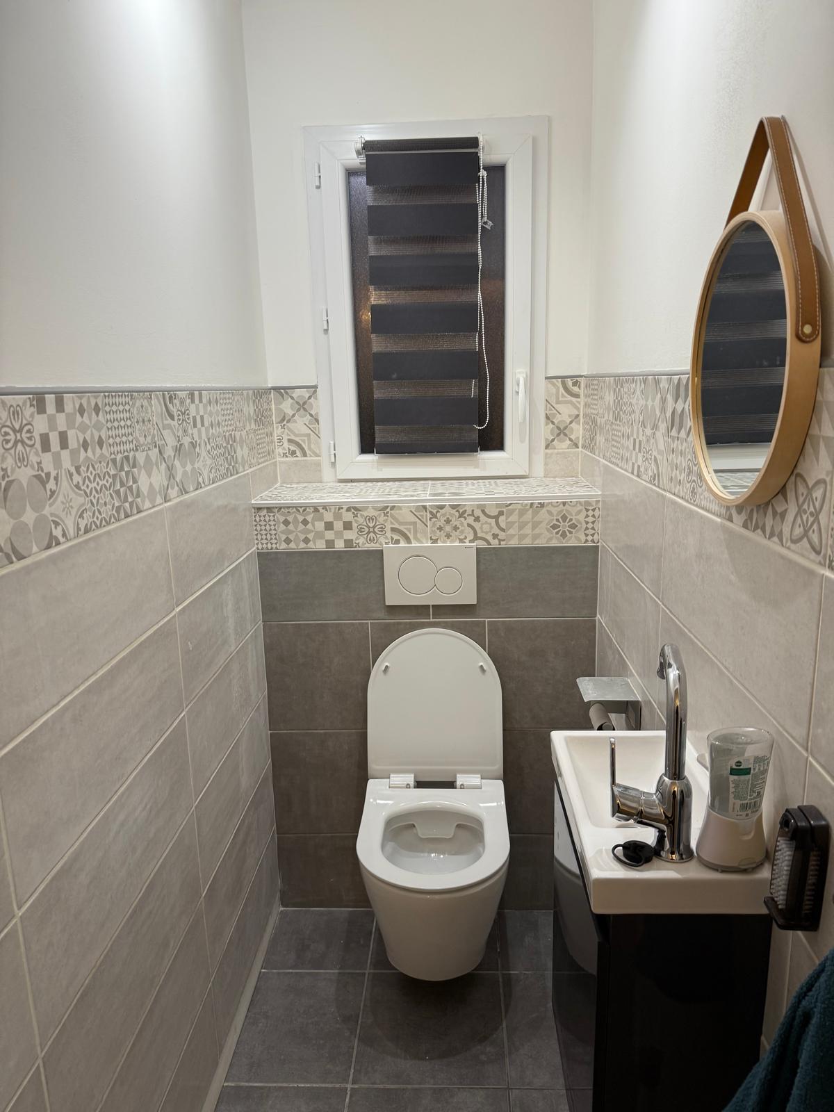 Remplacement WC suspendu bâti support et carrelage à Bordeaux